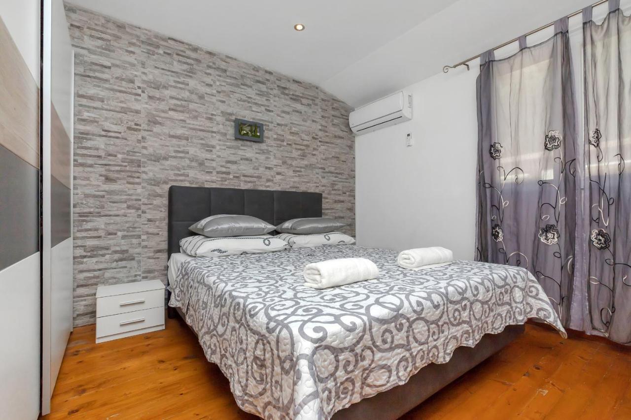 Apartments Rose Baska Voda Exterior photo